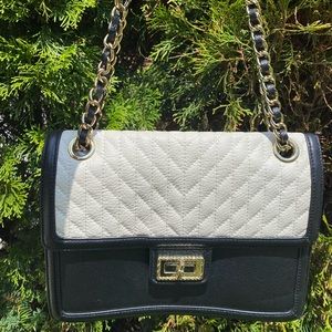 ❌SOLD❌ karl lagerfeld zipper closure shoulder bags